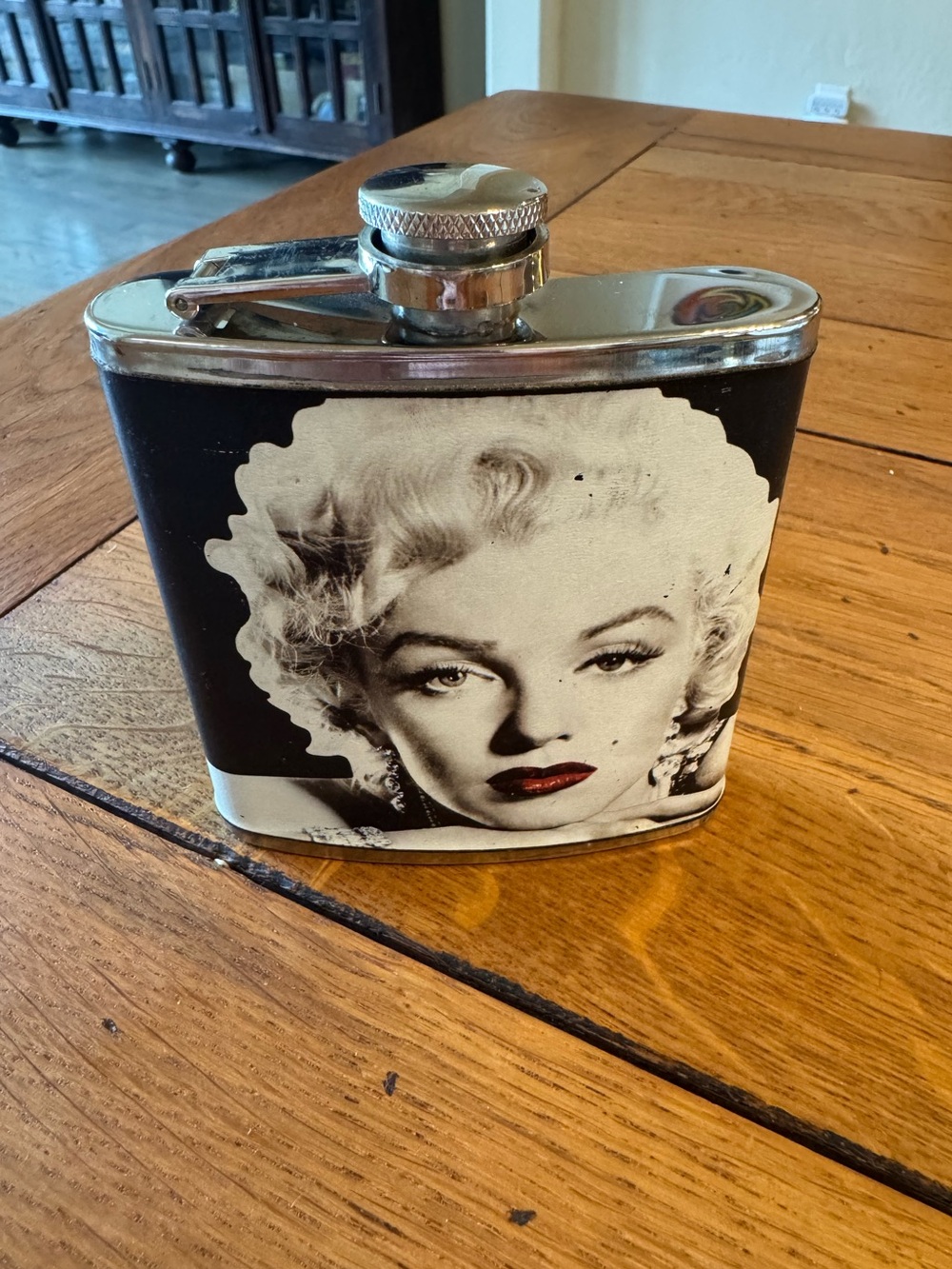Marilyn Monroe 1985 Radio Day's
6oz Flask.